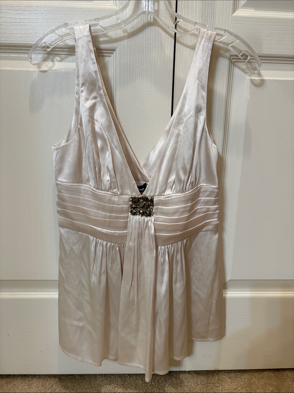 bebe 100% silk white V-Neck Camisole with Embellished Waist vintage Y2K